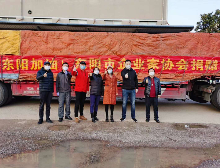 厉庆等以东阳市企业家协会名义捐赠口罩物资,助力当地政府防疫工作。图片由受访对象提供